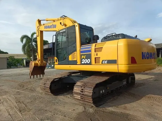 ESCAVADEIRA HIDRÁULICA KOMATSU PC200 CE ANO 2024