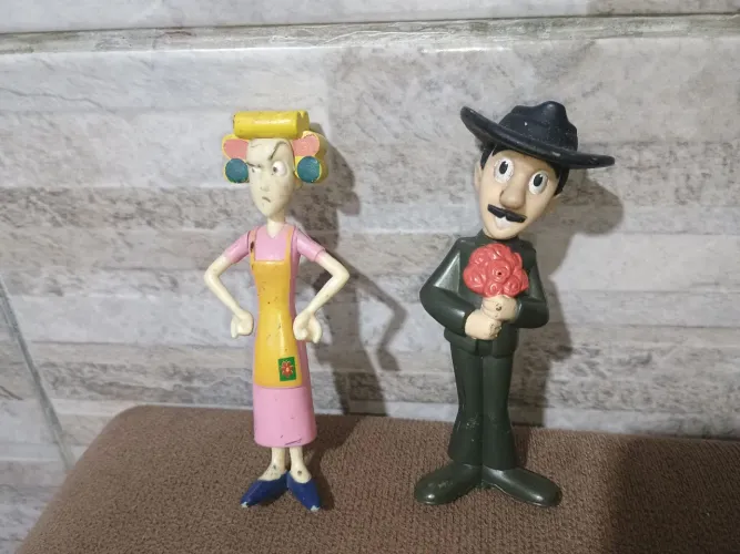 Boneco professor Girafales e dona florinda