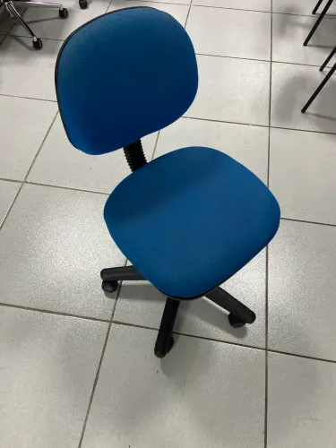 Cadeira giratória sem braços tipo secretária