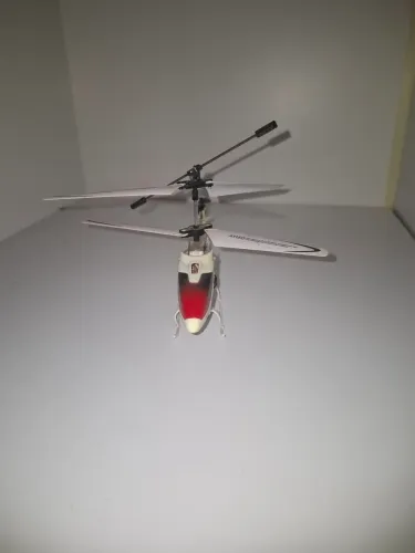 Helicóptero de brinquedo 