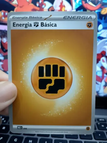 Carta Pokémon Energia de Luta