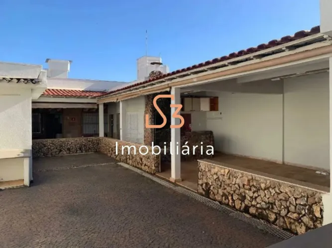 CASA COMERCIAL em UBERLÂNDIA - MG, BRASIL