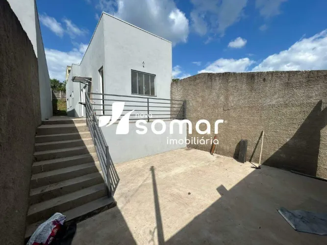 Casa à venda em Divinópolis/MG (Padre Eustáquio) com 2 quartos, porcelanato e garagem