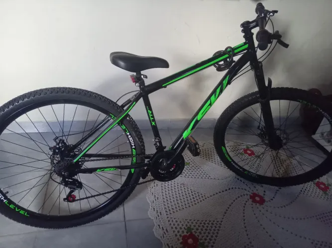Bicicleta Aro 29 KGT 21 Marchas Freio a Disco Suspensão - 1 mês de uso