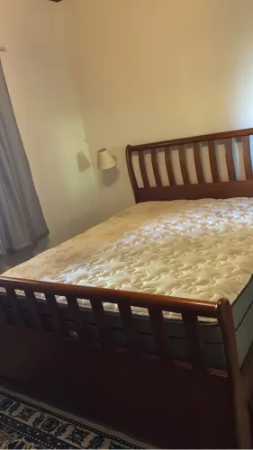 Cama estilo francesa de madeira maciça