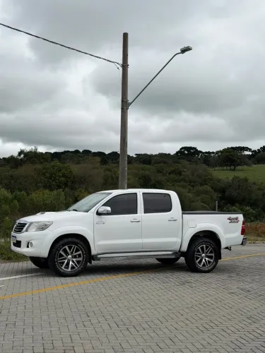 Toyota Hilux CD SRV D4-d 4X4 3.0 TDI Diesel AUT 2013