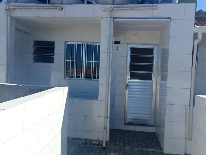 Casa arejada, água e luz independente, ambiente familiar. Ideal para quem quer sossego.