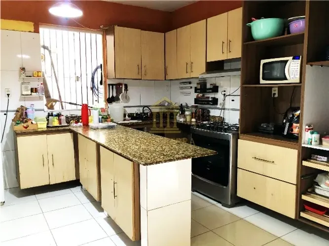 SARÁTY VENDE - Excelente casa de dois pavimentos na Antº Baena - passagem Apolinário 4/4