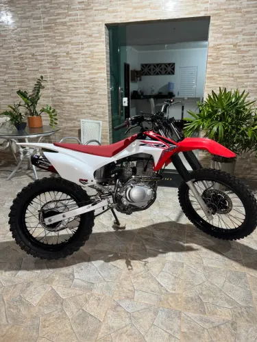 Moto pronta para trilha , 210 cc 