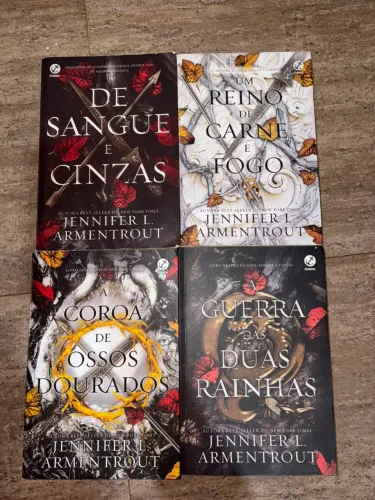 Coleção de sangue e cinzas, autora Jennifer L Armentrout, 4 livros