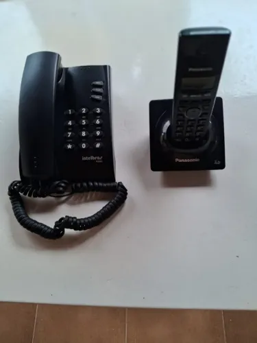 Telefones antigos com fio e sem fio