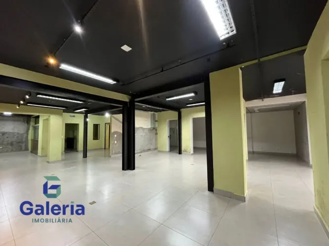 Salão comercial com 5 salas para alugar, 323m² - Centro