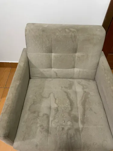 Poltrona com pé de ferro 