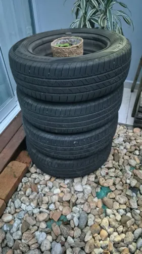 Vendo jogo de rodas de ferro com pneus pra vender rapido