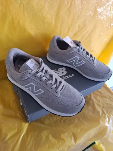 Par de tênis New Balance (Original) novo na caixa N 41