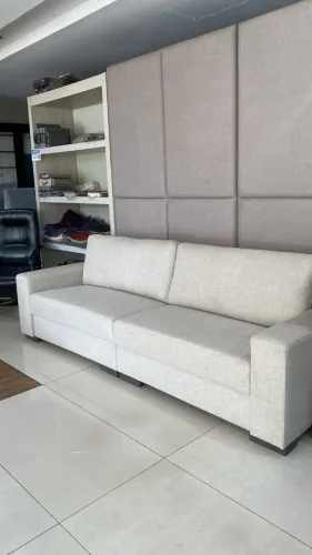 Lindo sofá, super confortável e espaçoso! ? Tamanho: 2,60 metros ? Almofadas soltas 