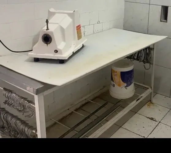MESA INOX COM TÁBUAS