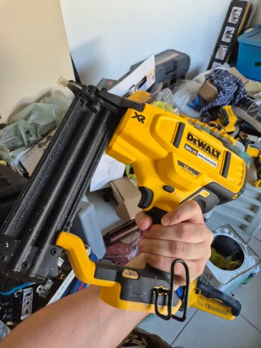 Pinador Dewalt 18GA com NF e Grampos