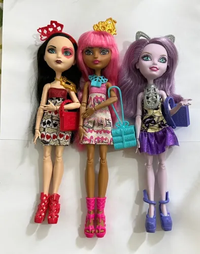 Bonecas Ever after high book party monster high