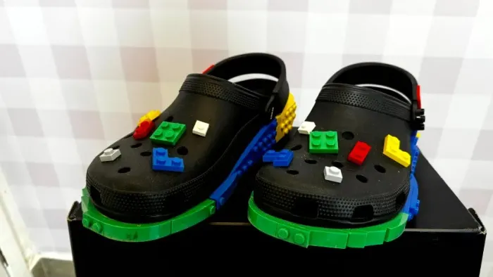 Crocs x LEGO - Tamanho 43 | Modelo Exclusivo + Caixa