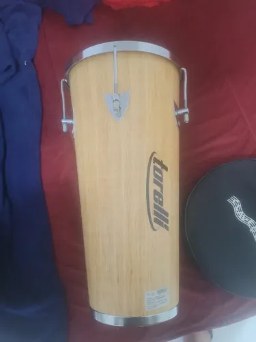 Vendo Rebolo e pandeiro