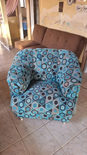 Poltrona Estampada Azul em Ótimo Estado