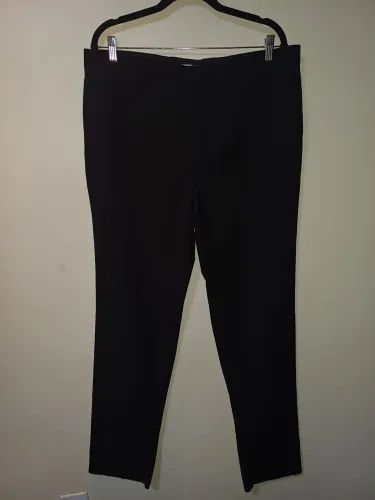 Calça social masculina Calvin Klein preta.