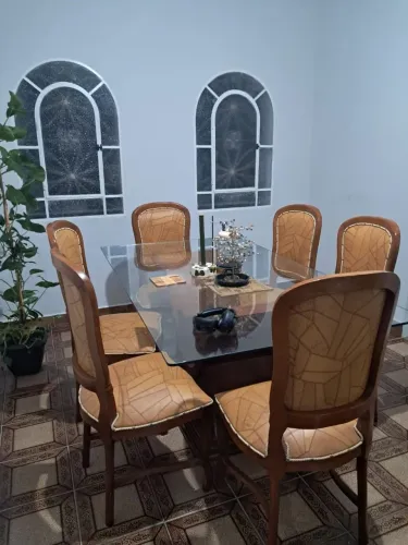 MESA COM 6 CADEIRAS ESTILO COLONIAL - SEMI-NOVA 