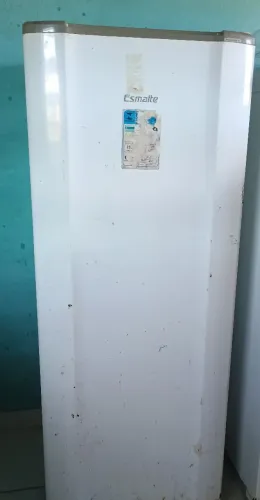 Vendo semgeladeira esmalte 