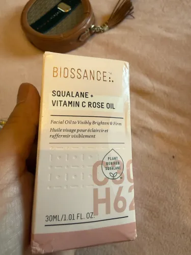 Serum oil rose biossance na caixa