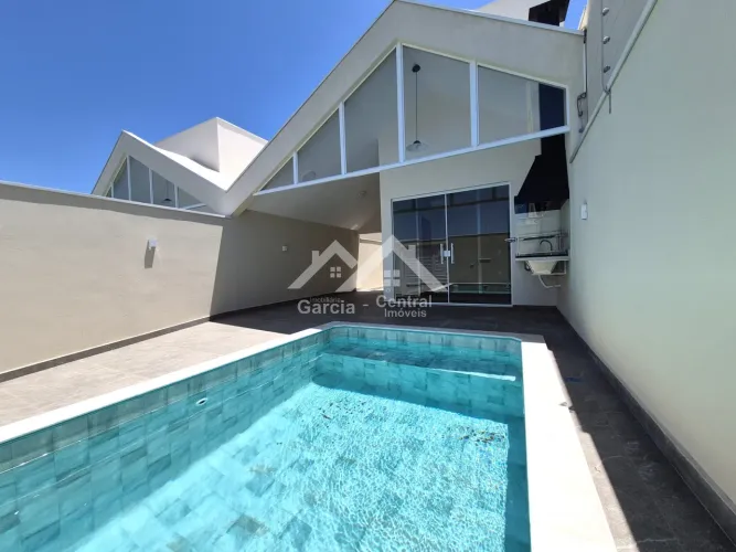 Casa com piscina em Peruíbe REF: 9363
