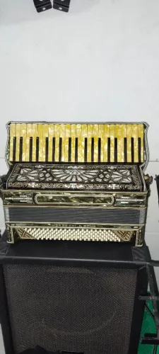 Acordeon Moreschi & Sons 120 baixos  para colecionadores