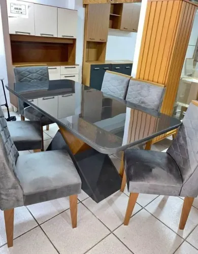 MESA DE JANTAR COM 6 CADEIRAS DISPONIVEL