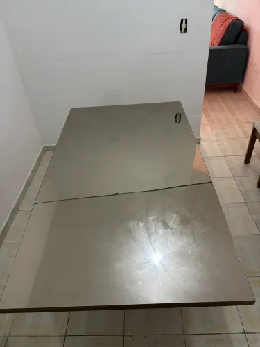 Mesa de madeira com tampo de vidro com espelho + 6 cadeiras