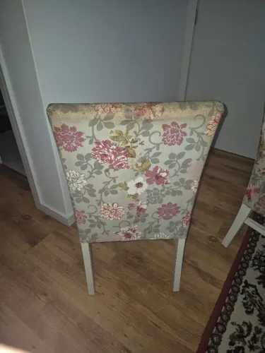 4 Cadeiras de madeira estofadas 