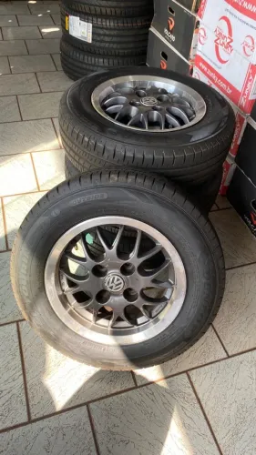 Roda Volkswagen Aro 13 com Pneu DUNLOP 175/70R13 Usada