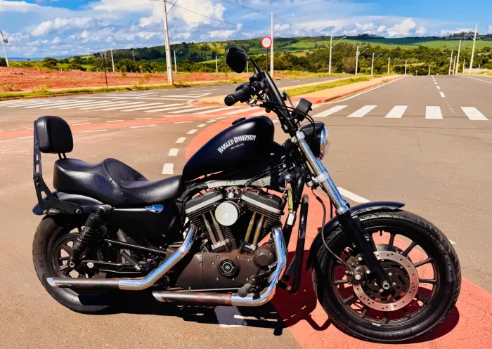 Harley Davidson - Sportster XL883 R