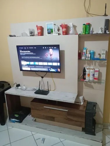 Vende-se armário de cozinha, 1 estante de televisão, e 1 raker