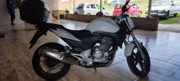 Vendo CB 300 -2012