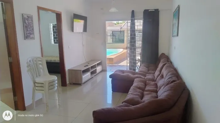 Linda casa com piscina ,ar cond.e 3 quartos
