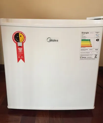 Frigobar Midea 45L seminovo