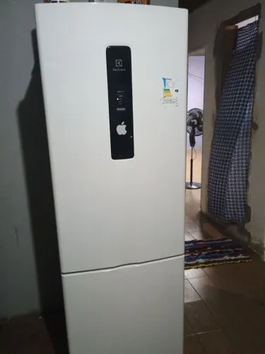 Geladeira 400 litros semi nova