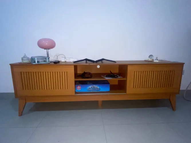 Rack Bancada P/ Tv Até 65 Ripado Impressão 3d Cedro