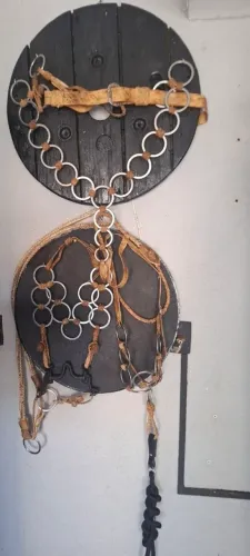 Traia de frente completa .argola de inox toda em couro .