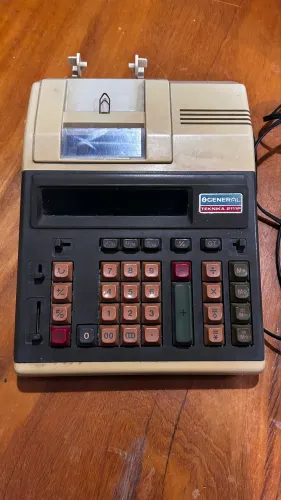 calculadora de mesa eletrônica comercial antiga General Teknika 2111P