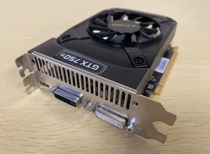 GTX 750 Ti 2GB (R$ 300 se buscar)