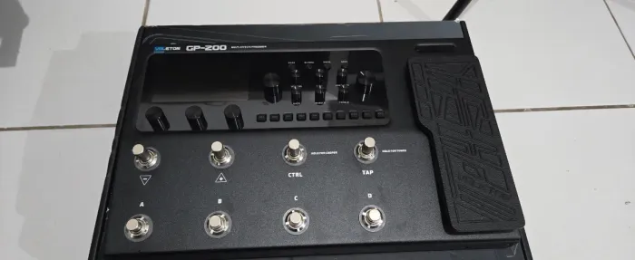 PEDALEIRA DE GUITARRA VALETON GP200