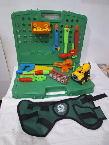Bancada de mecânico de brinquedo com ferramentas
