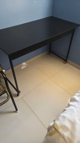 Mesa Preta com rodas