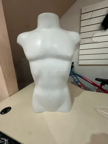 Vendo manequim masculino meio corpo
